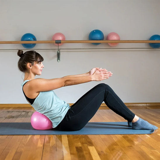 ballon pilates femme dos