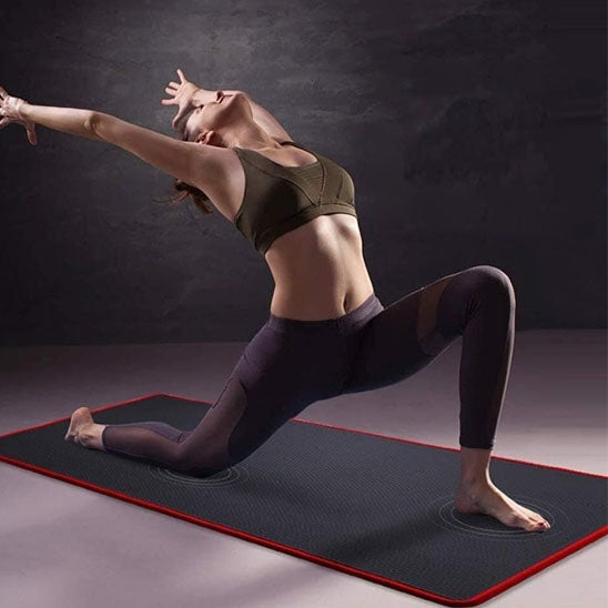 tapis de gym femme etirement bras haut
