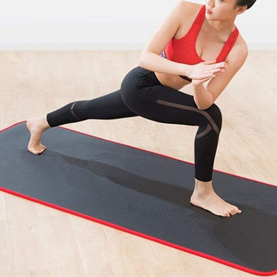 tapis de gym femme etirement debout